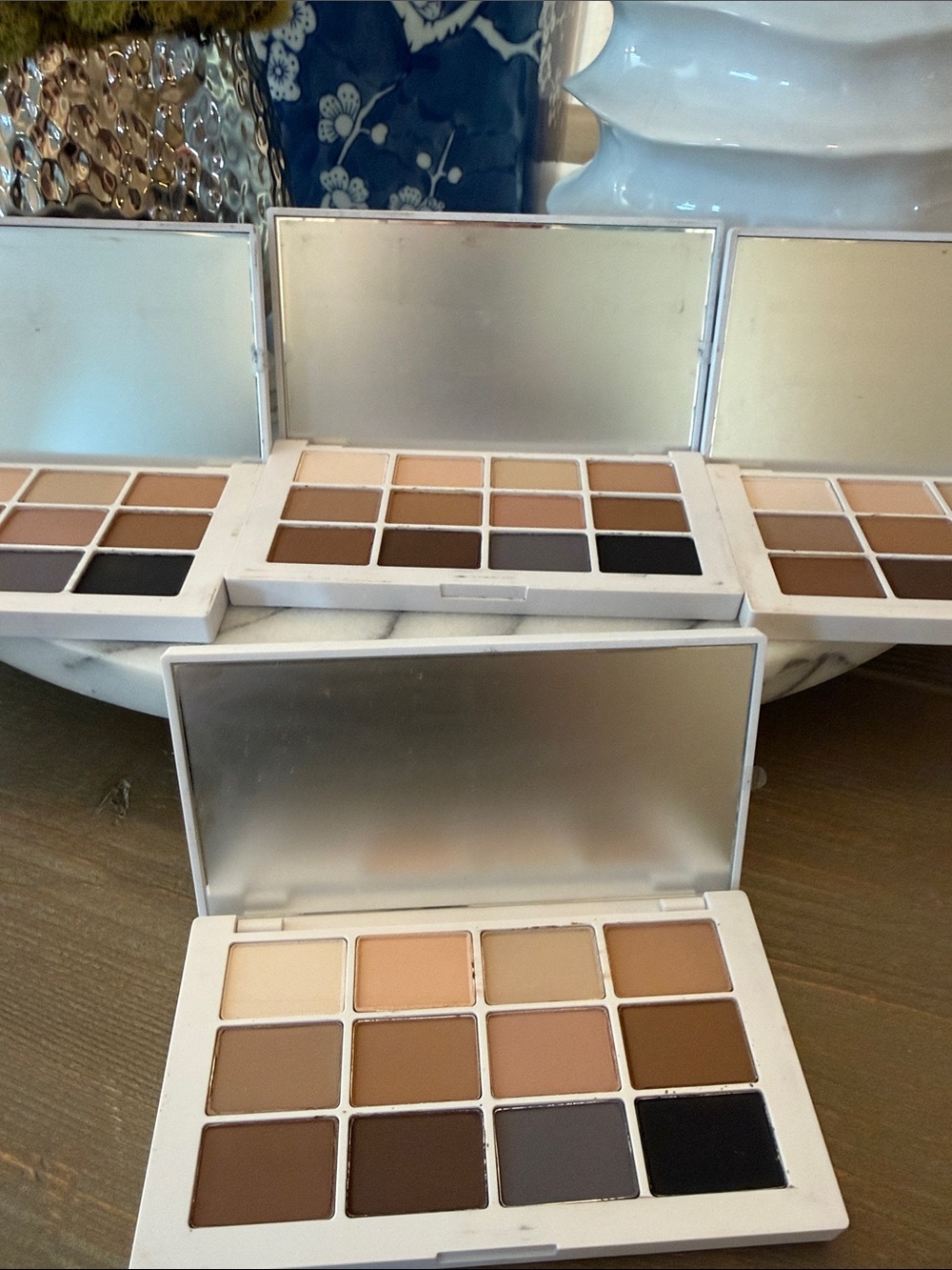 Makeup by Mario 
MASTER MATTES® EYESHADOW PALETTE: THE NEUTRALS - Picture 8 of 9